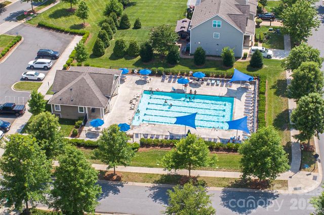 6103 Breckfield Court, Charlotte, NC 28278