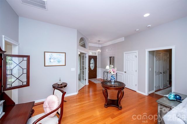 6103 Breckfield Court, Charlotte, NC 28278