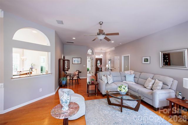 6103 Breckfield Court, Charlotte, NC 28278
