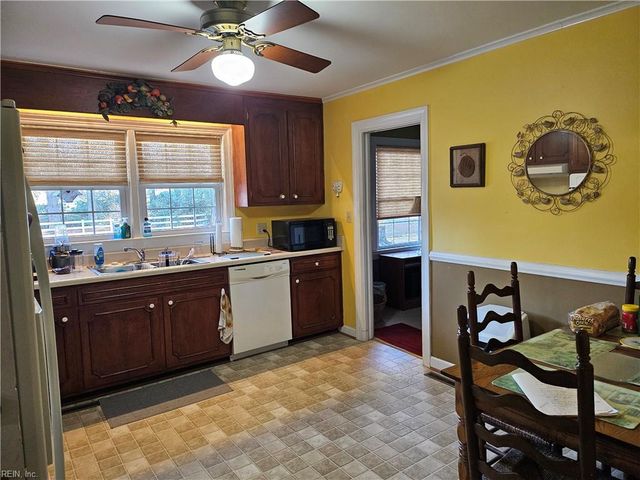 107 Cherry Point DR, Yorktown, VA 23692