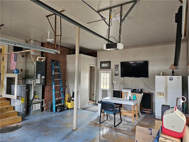 107 Cherry Point DR, Yorktown, VA 23692