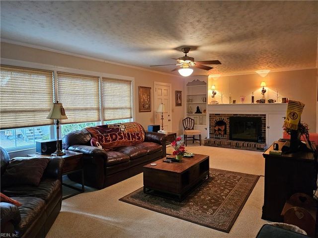 107 Cherry Point DR, Yorktown, VA 23692