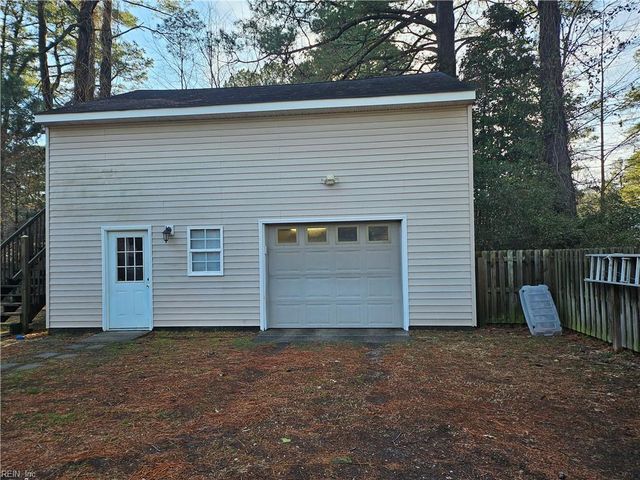 107 Cherry Point DR, Yorktown, VA 23692