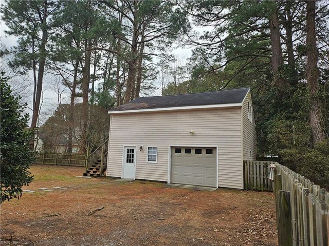 107 Cherry Point DR, Yorktown, VA 23692