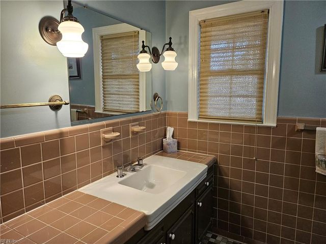 107 Cherry Point DR, Yorktown, VA 23692