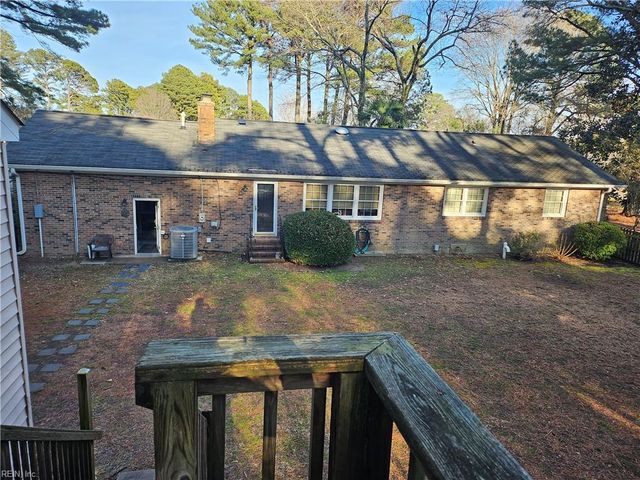 107 Cherry Point DR, Yorktown, VA 23692