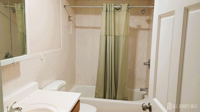 117 Cricket Lane, Woodbridge Proper, NJ 07095