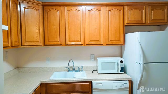 117 Cricket Lane, Woodbridge Proper, NJ 07095