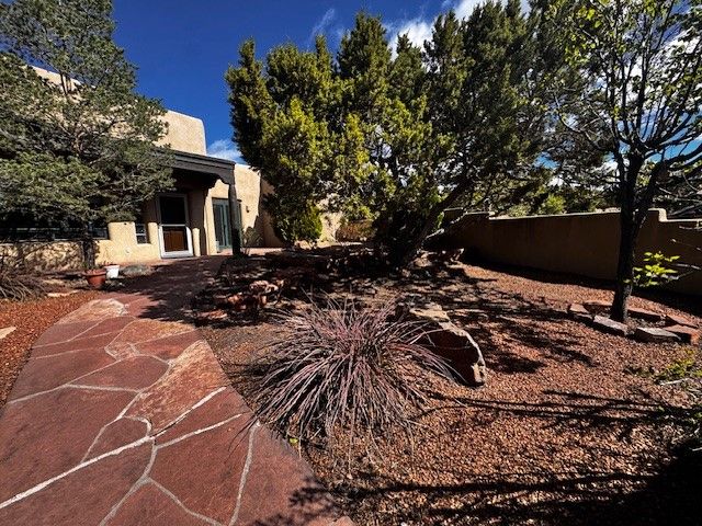 7 Azulejo Court West, Santa Fe, NM 87508