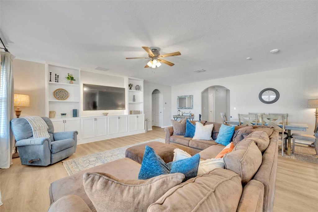 Image 5 of property listing at 3674 YACOBIAN PLACE, Orlando, FL 32824