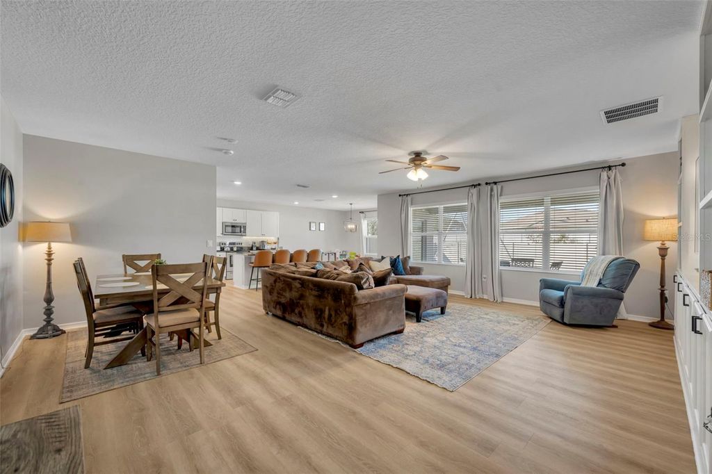 Image 8 of property listing at 3674 YACOBIAN PLACE, Orlando, FL 32824