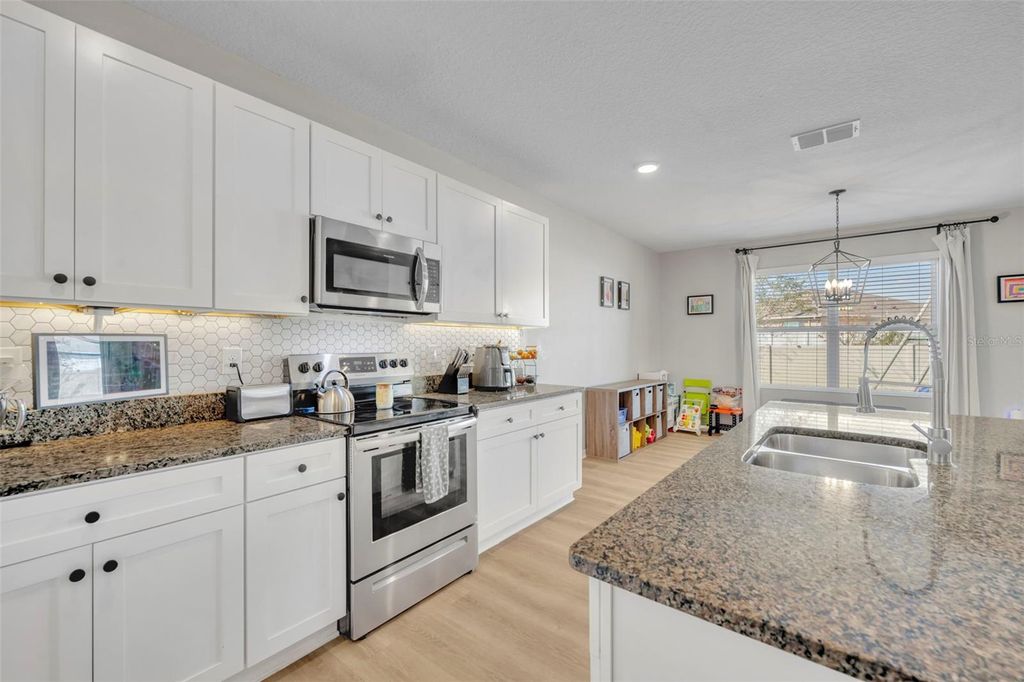 Image 10 of property listing at 3674 YACOBIAN PLACE, Orlando, FL 32824