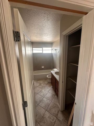 6804 S MAJESTIC RD, West Jordan, UT 84081