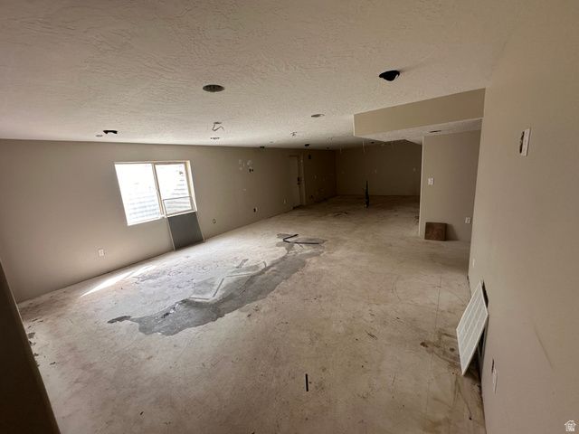 6804 S MAJESTIC RD, West Jordan, UT 84081
