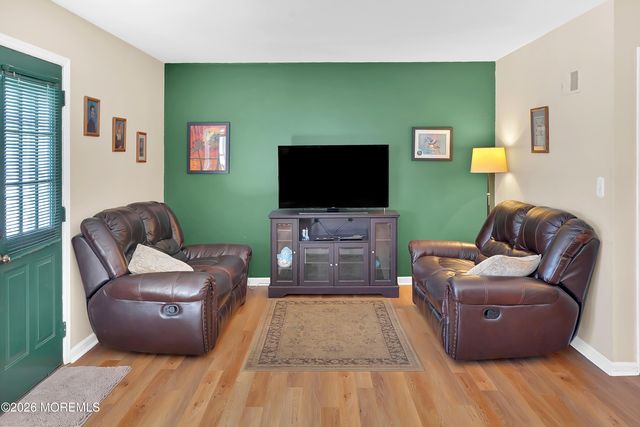 67 Essex Avenue, Hazlet, NJ 07734