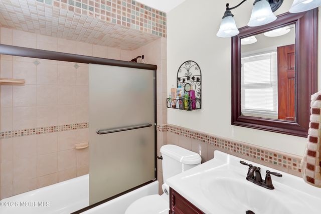 67 Essex Avenue, Hazlet, NJ 07734