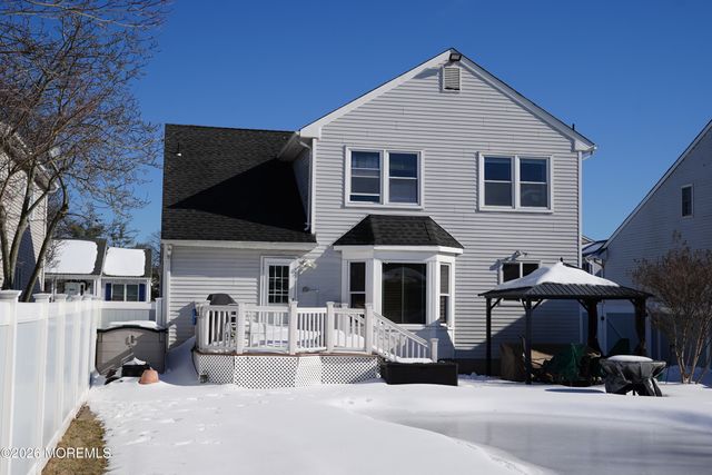 67 Essex Avenue, Hazlet, NJ 07734