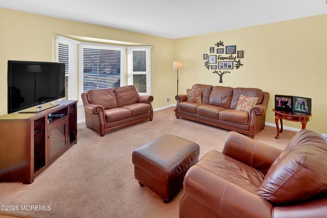 67 Essex Avenue, Hazlet, NJ 07734