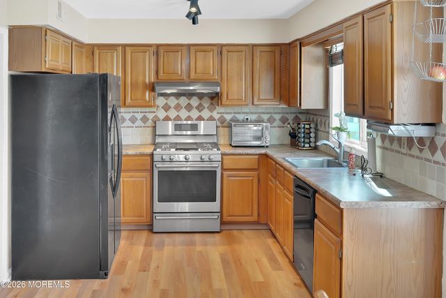 67 Essex Avenue, Hazlet, NJ 07734