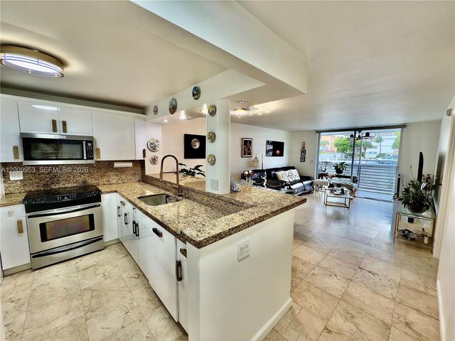 3551 NE 169th St 105, North Miami Beach, FL 33160