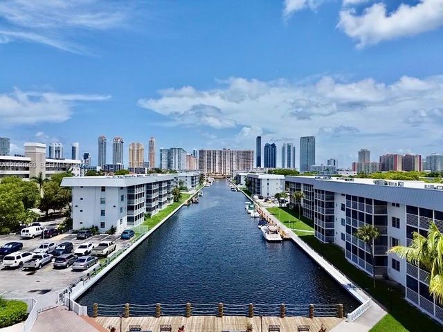 3551 NE 169th St 105, North Miami Beach, FL 33160
