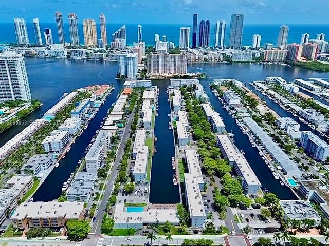 3551 NE 169th St 105, North Miami Beach, FL 33160