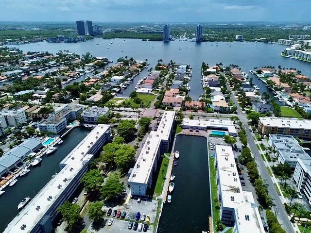 3551 NE 169th St 105, North Miami Beach, FL 33160