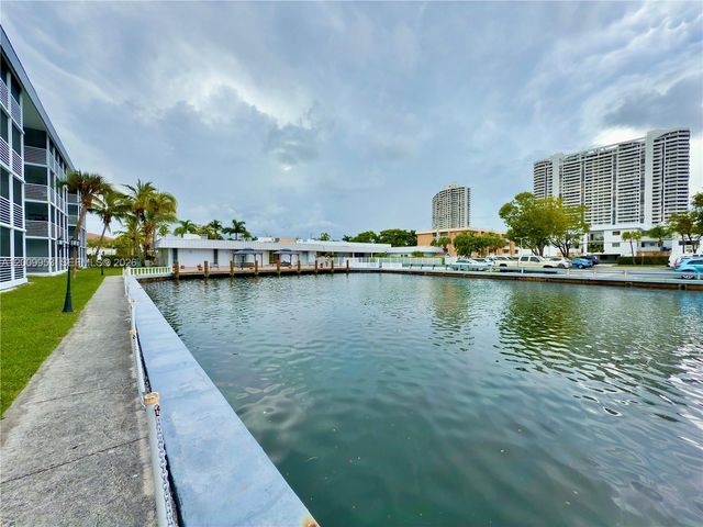 3551 NE 169th St 105, North Miami Beach, FL 33160