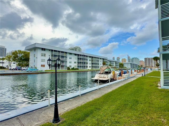 3551 NE 169th St 105, North Miami Beach, FL 33160