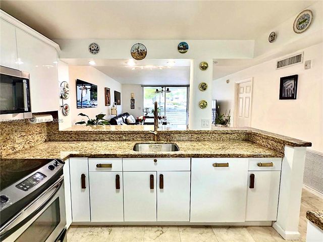 3551 NE 169th St 105, North Miami Beach, FL 33160