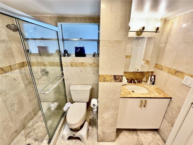 3551 NE 169th St 105, North Miami Beach, FL 33160