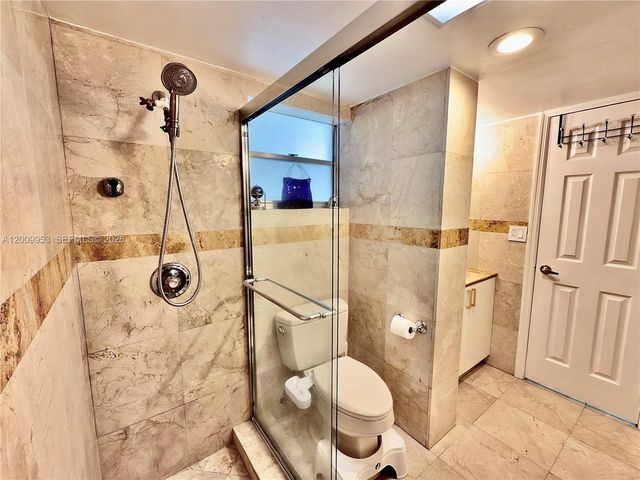 3551 NE 169th St 105, North Miami Beach, FL 33160