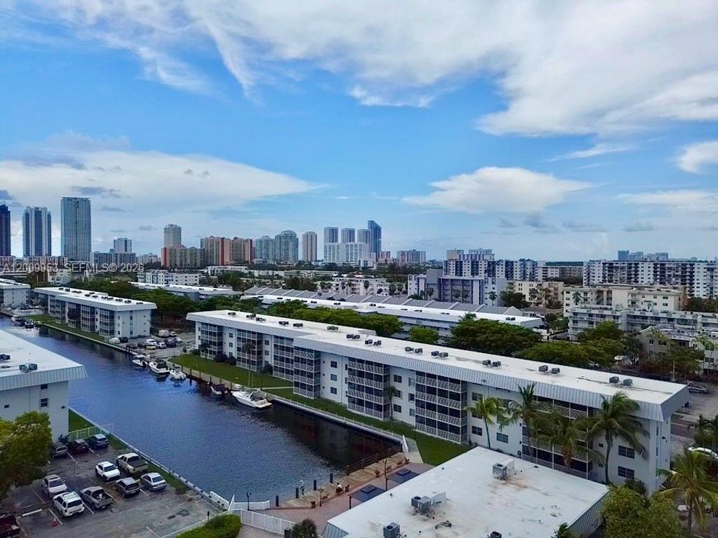 3551 NE 169th St 105, North Miami Beach, FL 33160