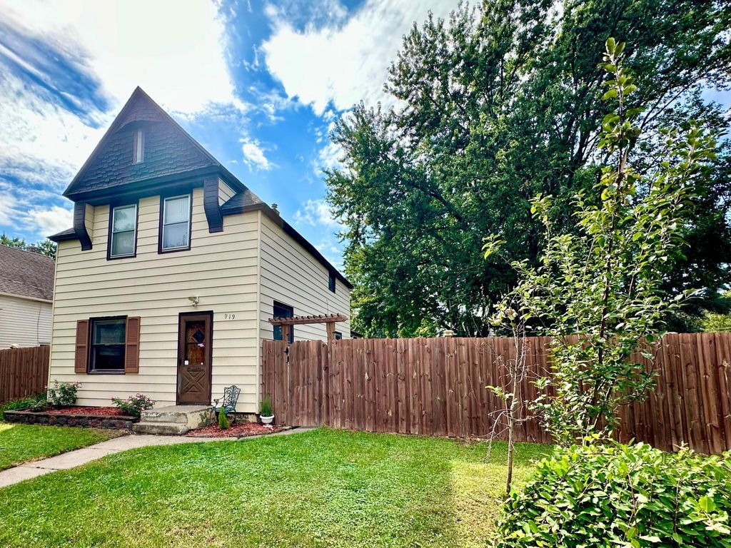 919 Warner Avenue, South Saint Paul, MN 55075