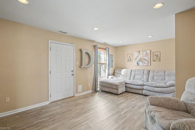 3690 Sylvan LN, Virginia Beach, VA 23453