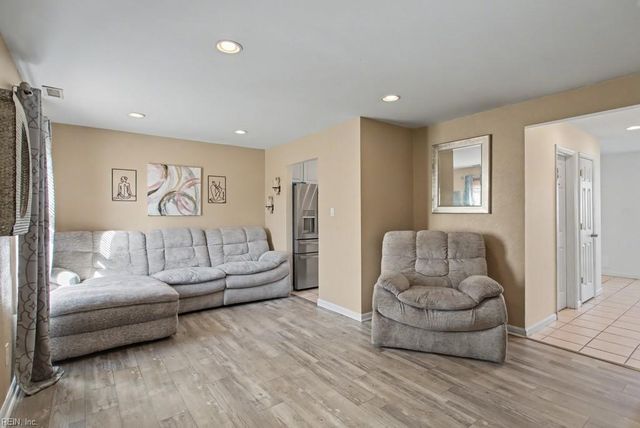 3690 Sylvan LN, Virginia Beach, VA 23453