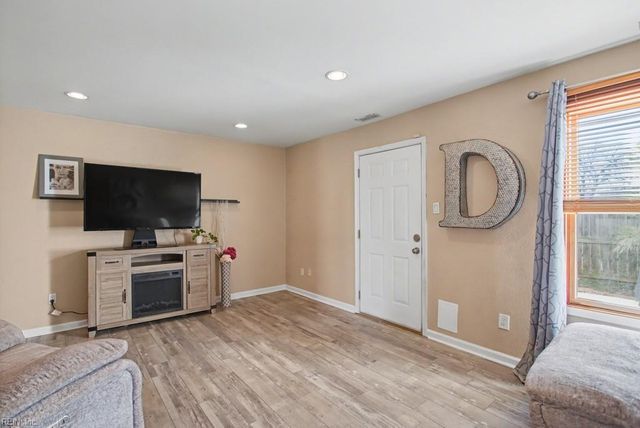 3690 Sylvan LN, Virginia Beach, VA 23453