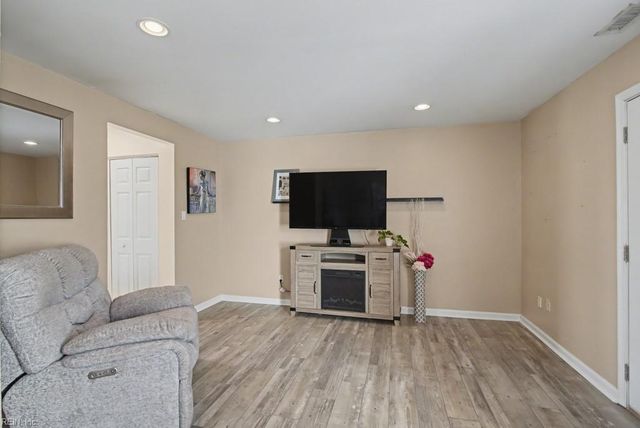 3690 Sylvan LN, Virginia Beach, VA 23453