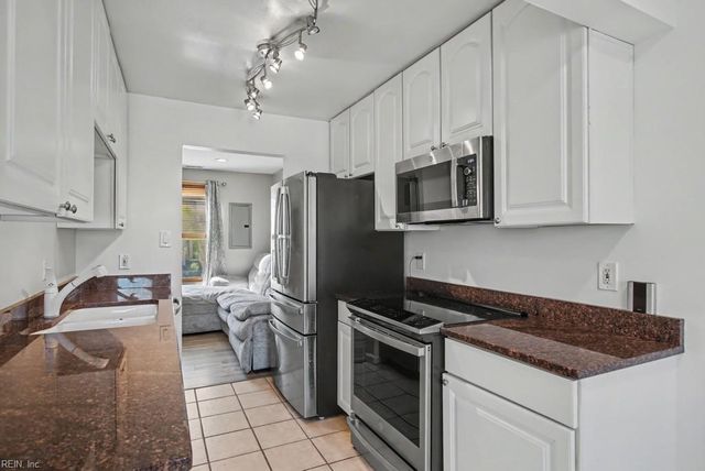 3690 Sylvan LN, Virginia Beach, VA 23453