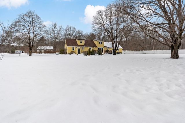 71 Agricultural Ave, Rehoboth, MA 02769