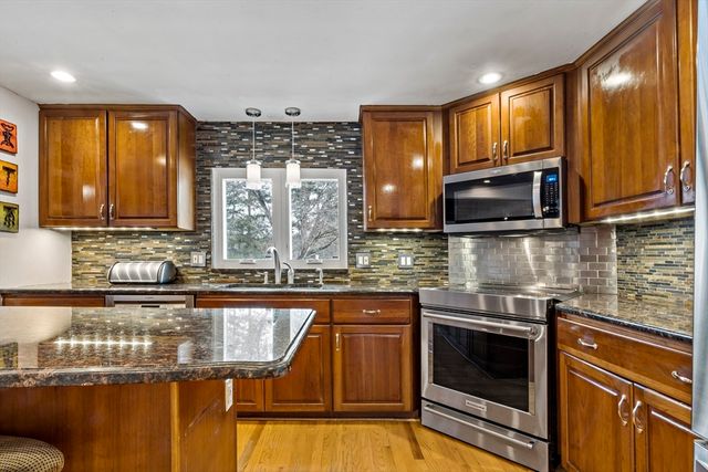 71 Agricultural Ave, Rehoboth, MA 02769