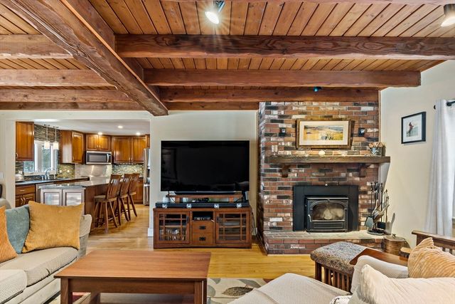 71 Agricultural Ave, Rehoboth, MA 02769