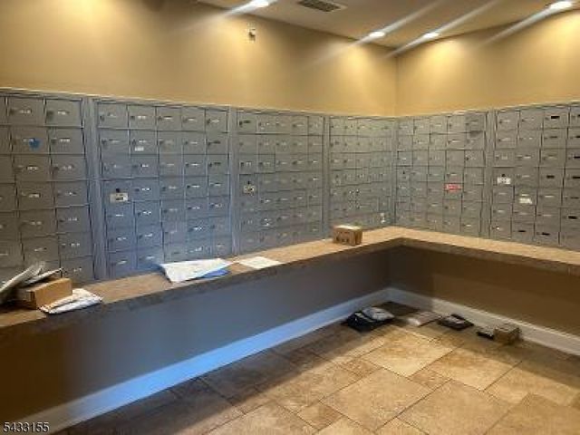 60 Parkway Dr 3G, East Orange City, NJ 07017