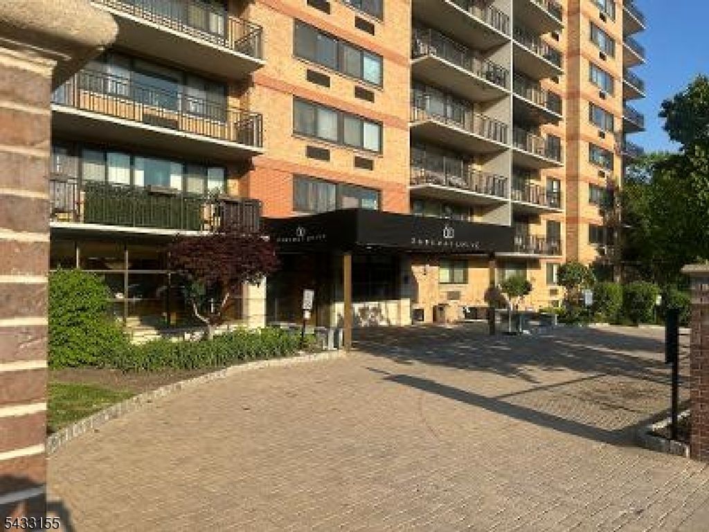 60 Parkway Dr 3G, East Orange City, NJ 07017