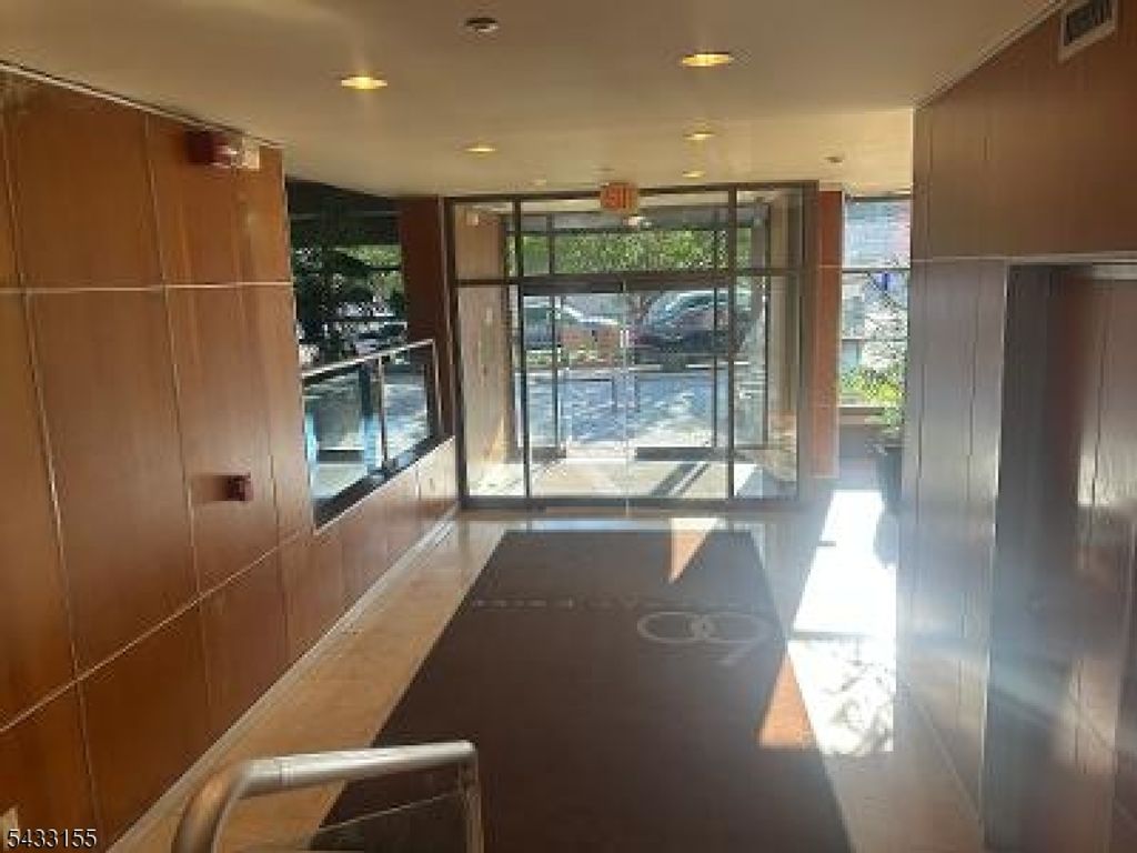 60 Parkway Dr 3G, East Orange City, NJ 07017 — photo 3