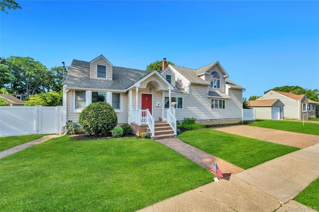 40 Columbia Street, Bethpage, NY 11714
