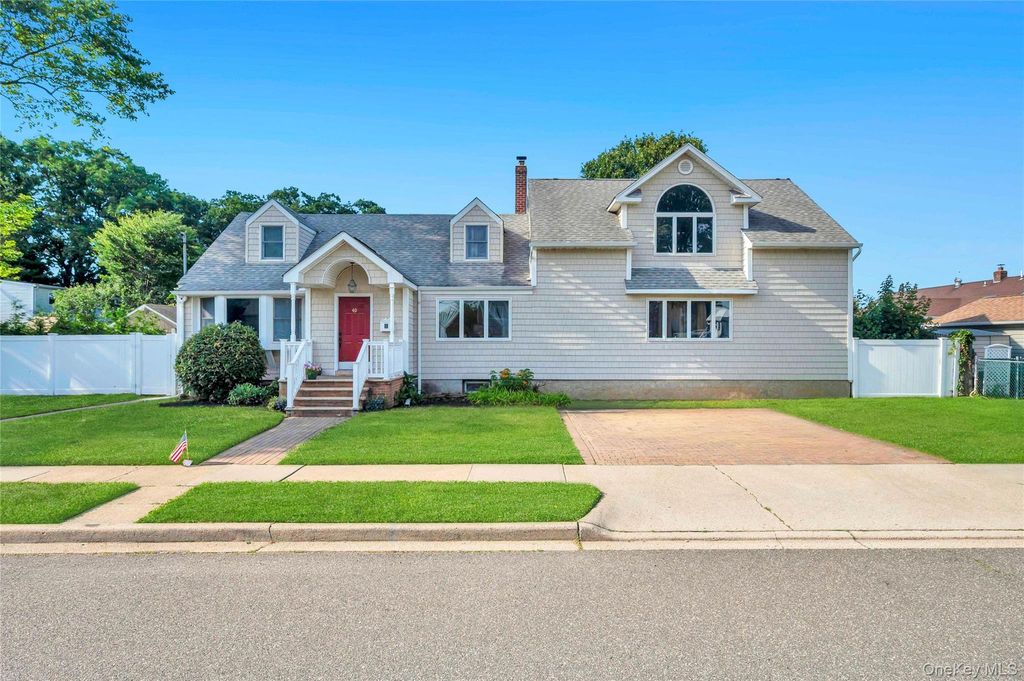 40 Columbia Street, Bethpage, NY 11714