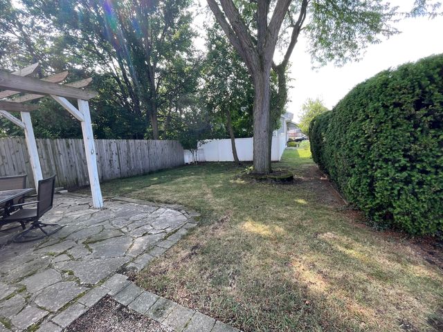 152 Holly Lane, Schererville, IN 46375