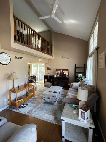152 Holly Lane, Schererville, IN 46375