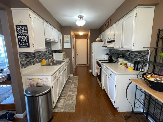 152 Holly Lane, Schererville, IN 46375